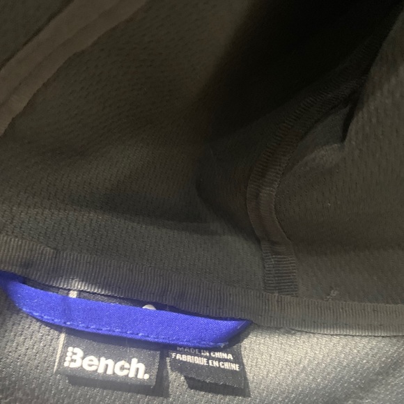 Like new!  Men’s Bench Rain Jacket - Picture 6 of 7